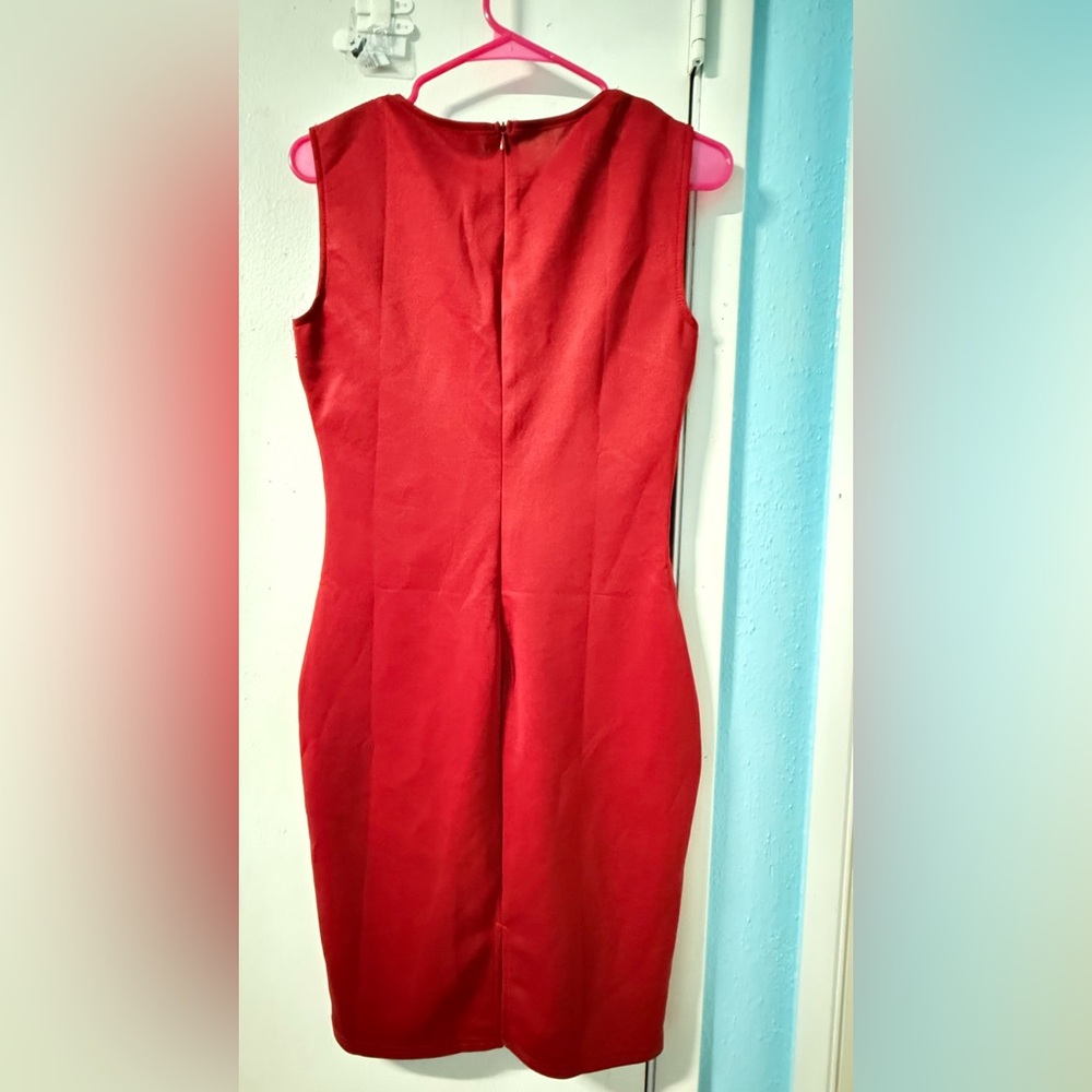 Elegant Red and Gold Floral Dress - Picture 13 of 13
